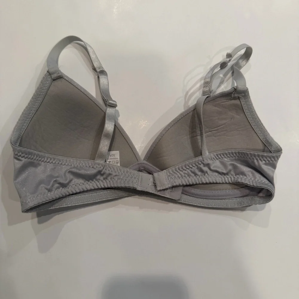Tahari Gray Shimmery Underwire Bra 32A Smooth Minimal Neutral